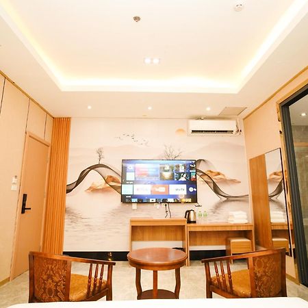 Home Me Hotel Makati City Exterior photo