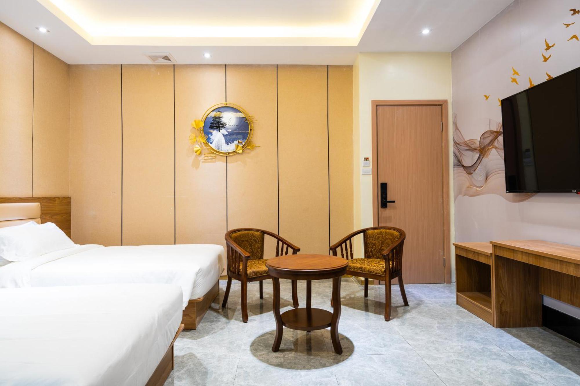 Home Me Hotel Makati City Room photo