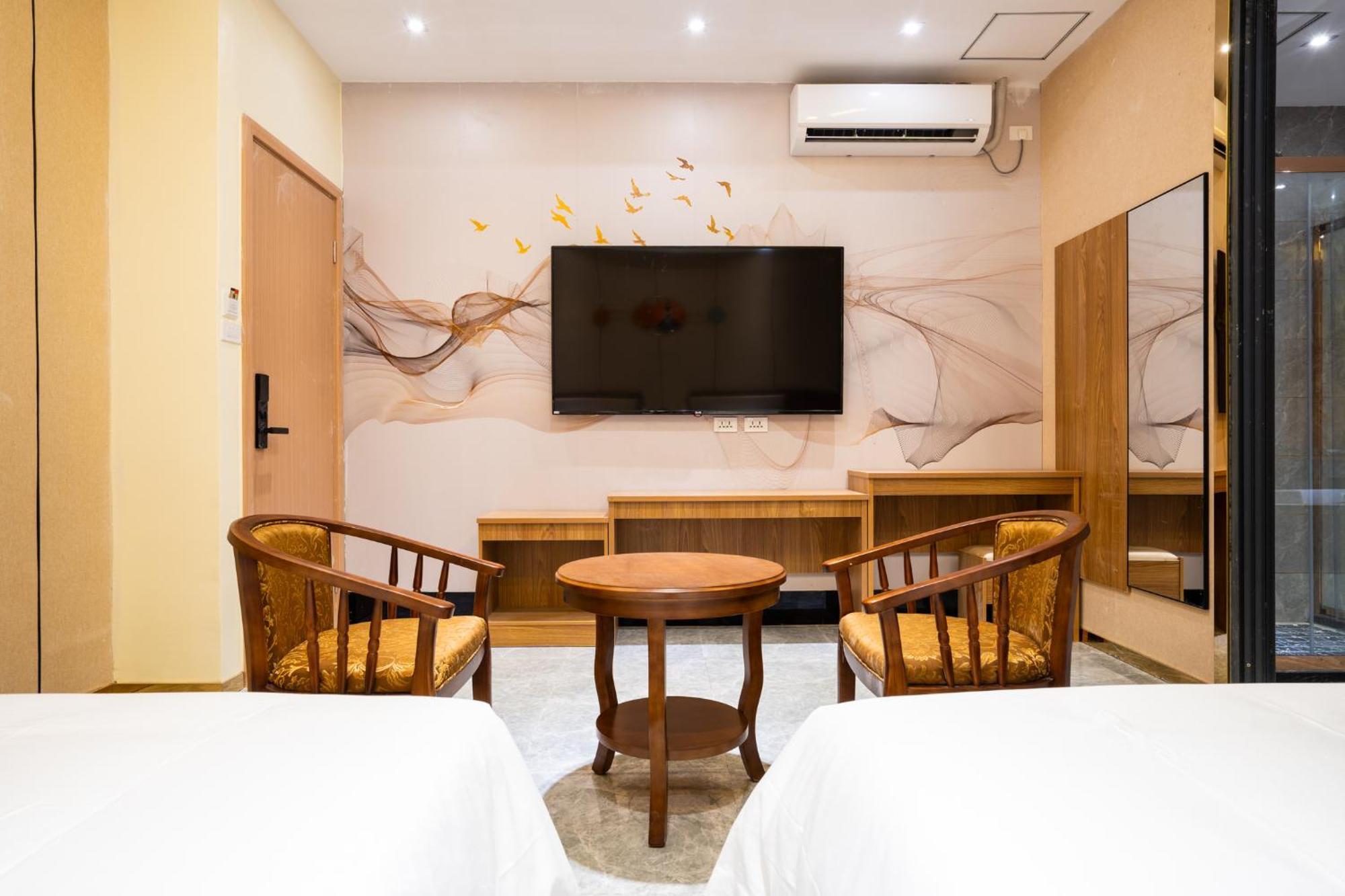 Home Me Hotel Makati City Exterior photo