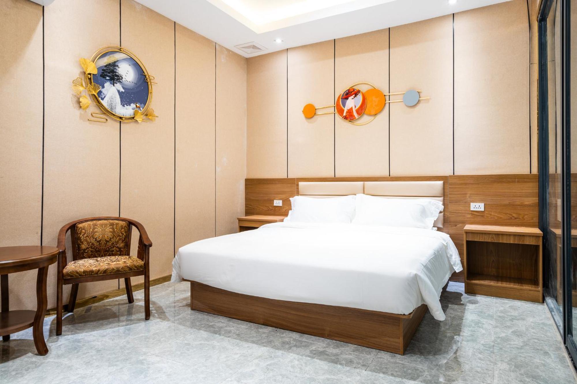 Home Me Hotel Makati City Exterior photo