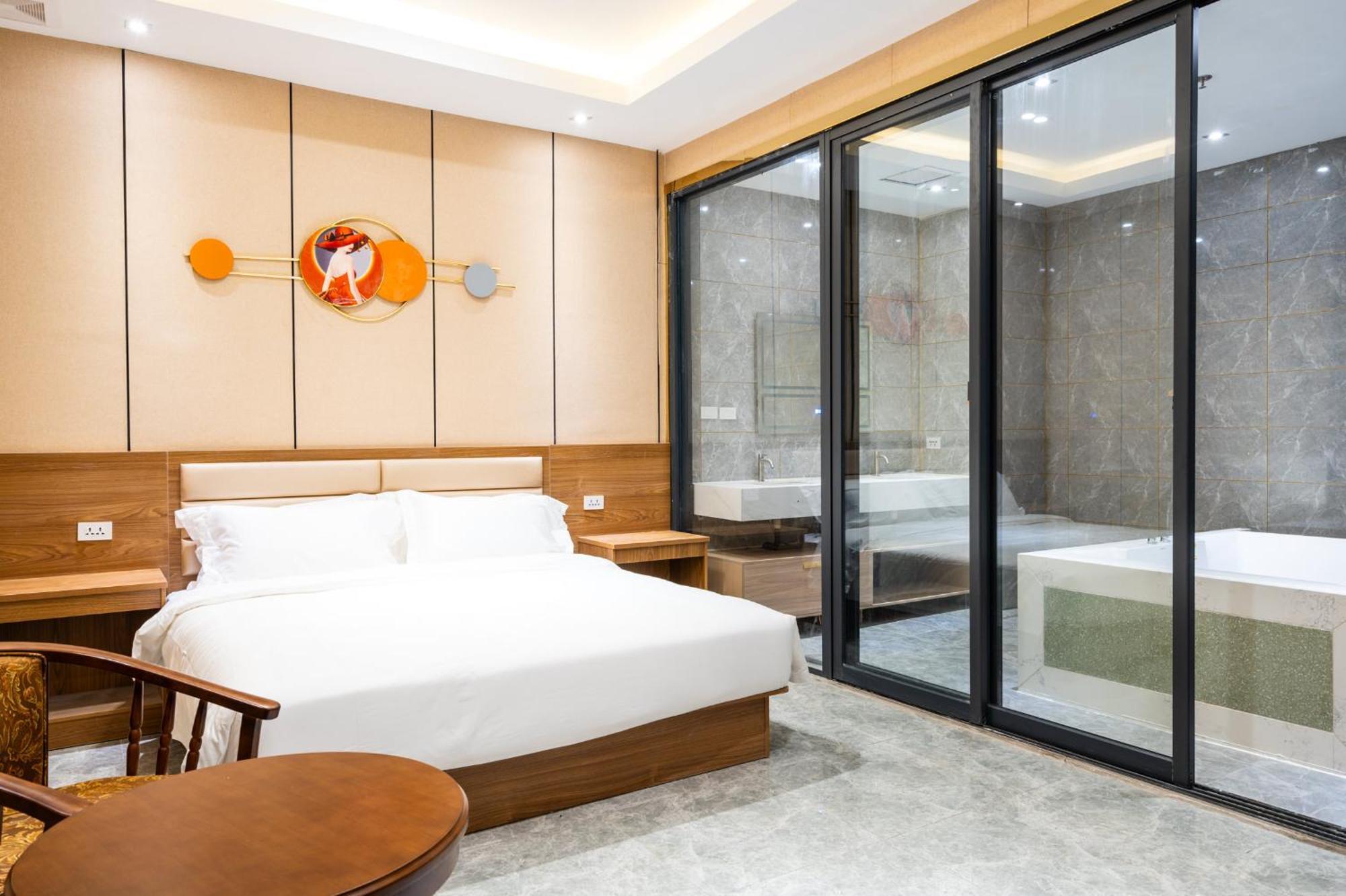 Home Me Hotel Makati City Exterior photo
