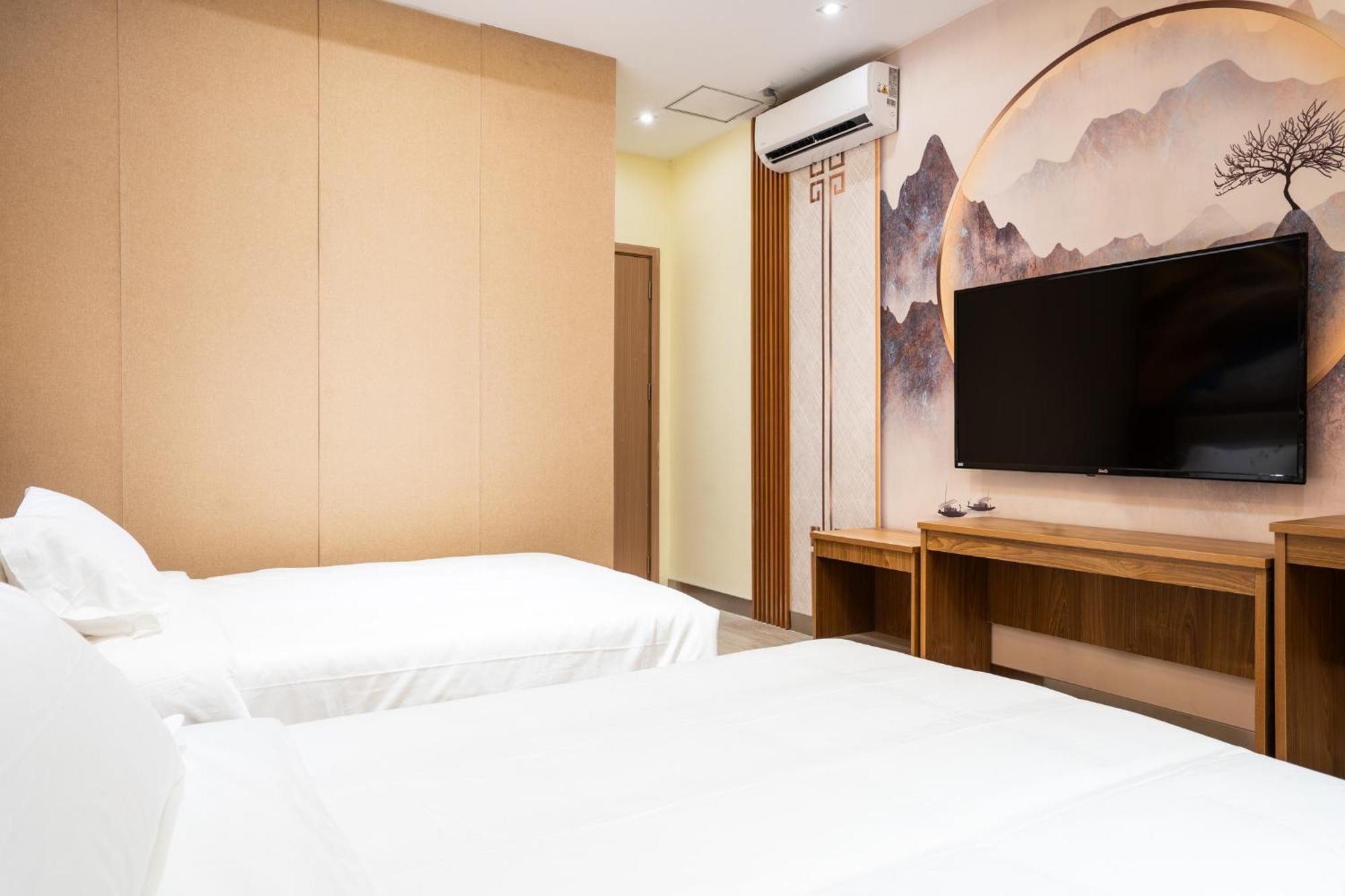 Home Me Hotel Makati City Exterior photo