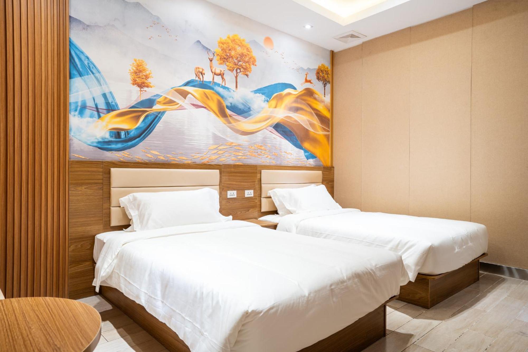Home Me Hotel Makati City Exterior photo