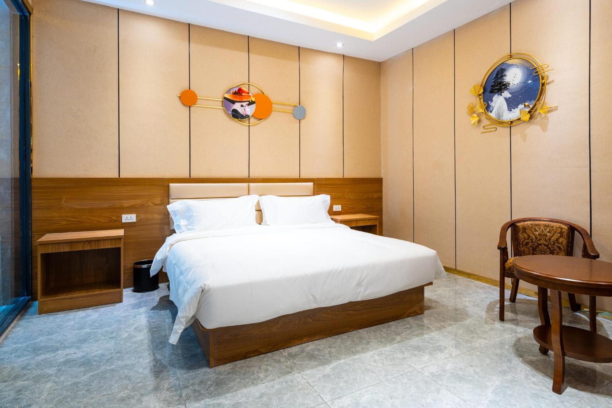 Home Me Hotel Makati City Exterior photo