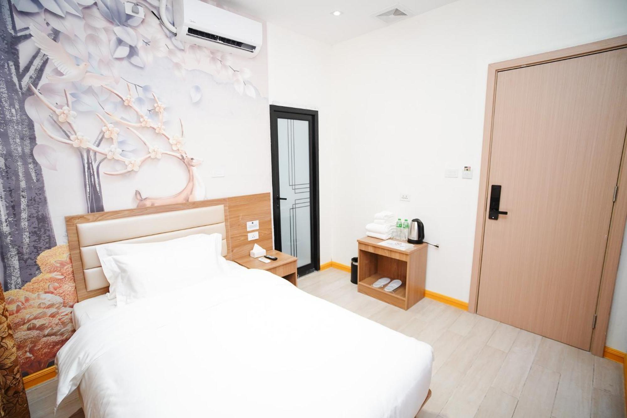 Home Me Hotel Makati City Exterior photo