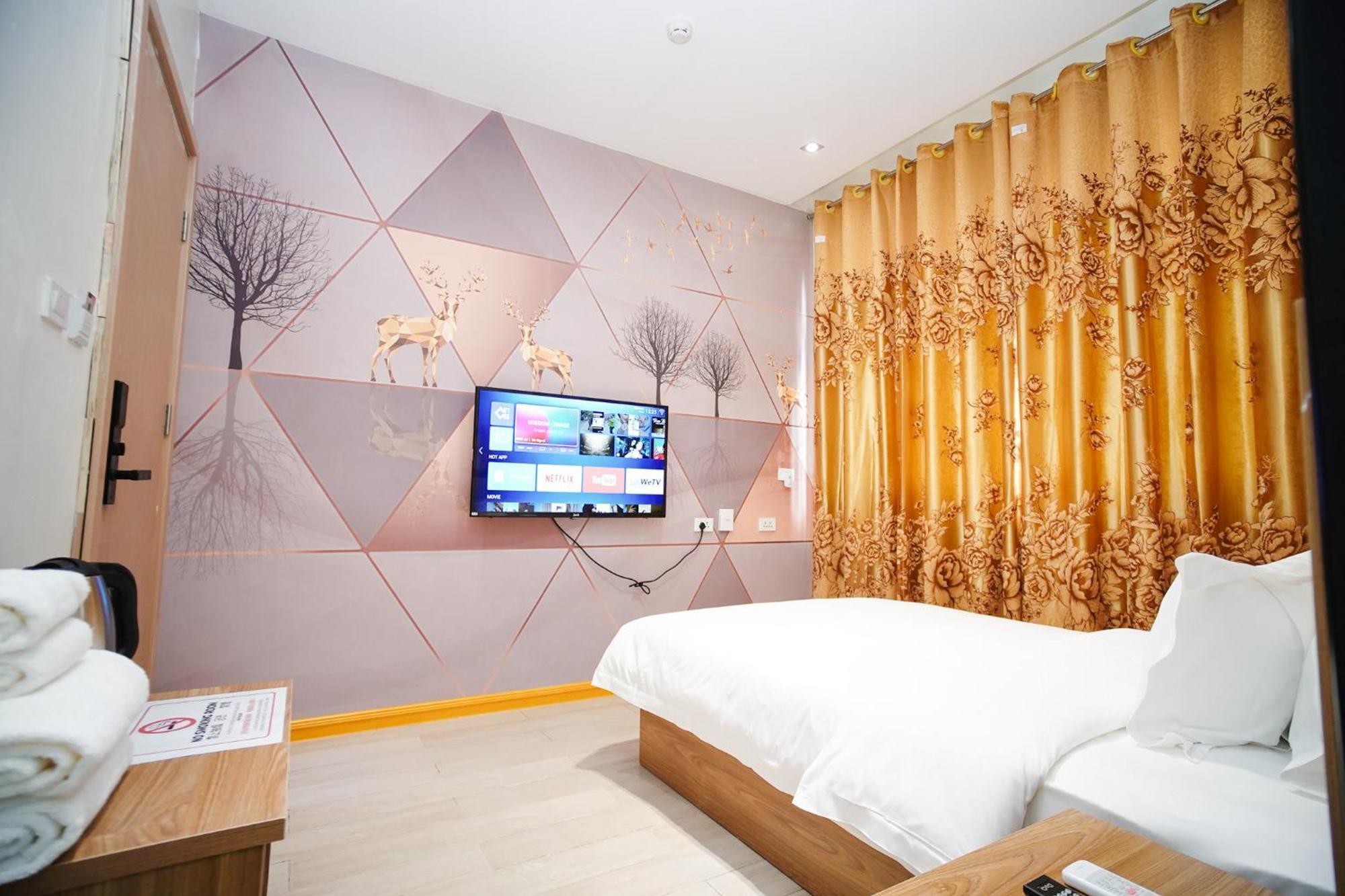 Home Me Hotel Makati City Exterior photo